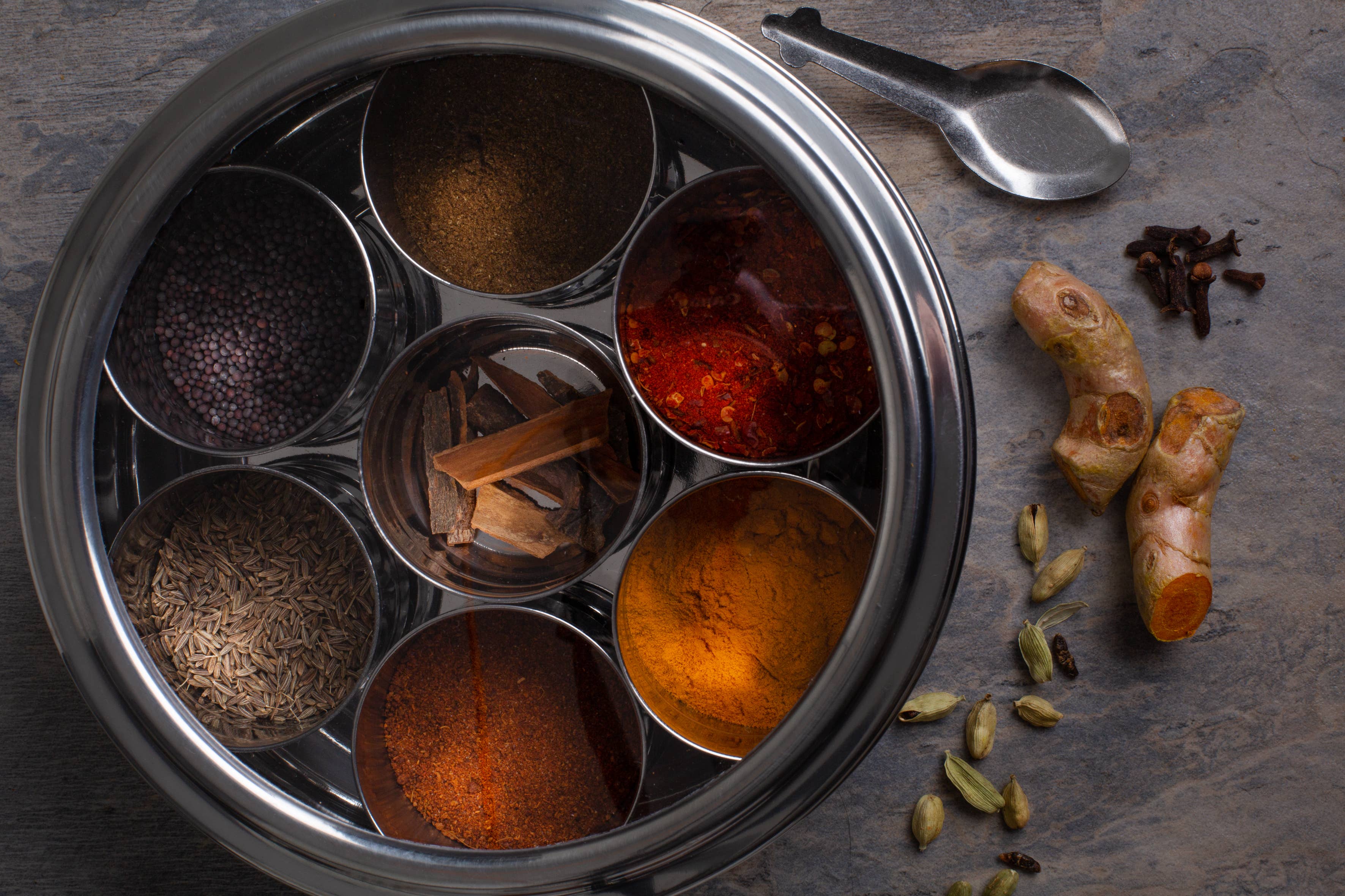 Spice Kitchen - Indian Spice Tin with 9 Spices – Gift of the Year Winner